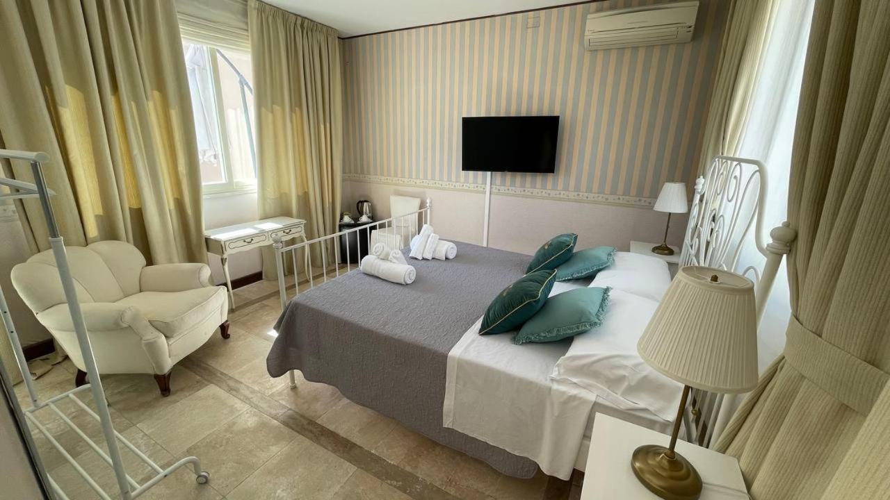Palazzo Chiara Hotel Cagliari Exterior photo
